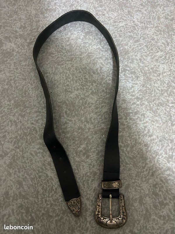 Ceinture style Western / Cowboy noire à boucles gravées (image 1)