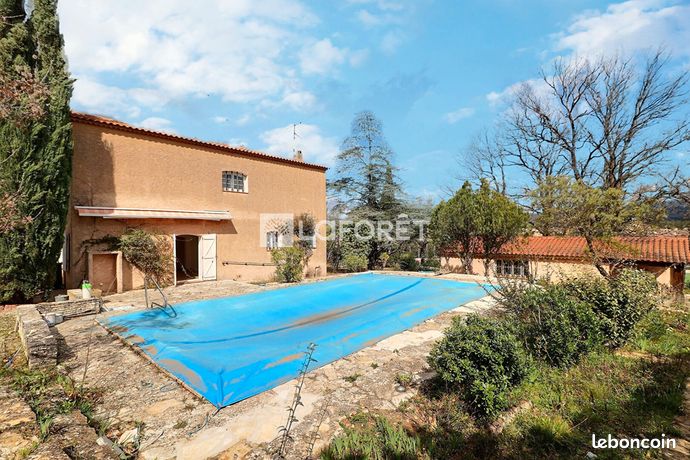 Maison 6 pièces 216 m²