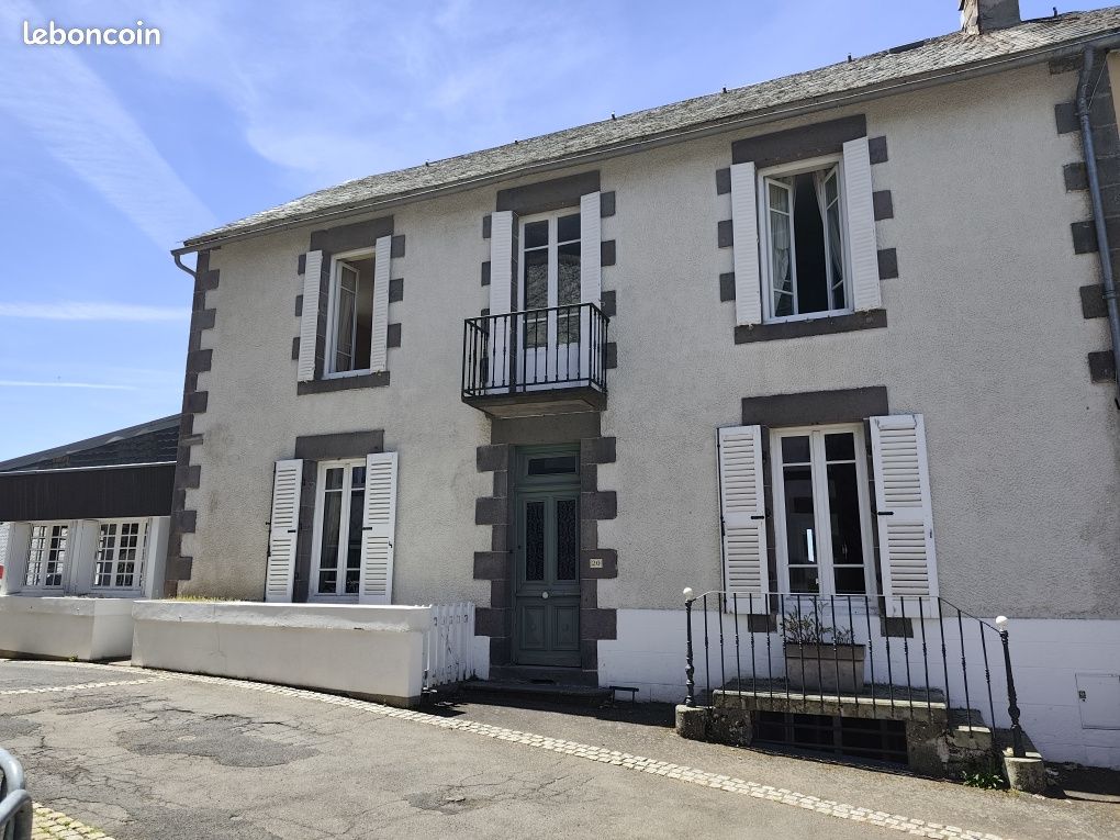 Maison 9 pièces 175 m² · à Murat-le-Quaire · 175 m² · 149 000 €