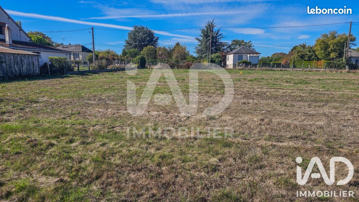 Terrain 3773 m² · à Noyers · 3 773 m² · 35 000 €