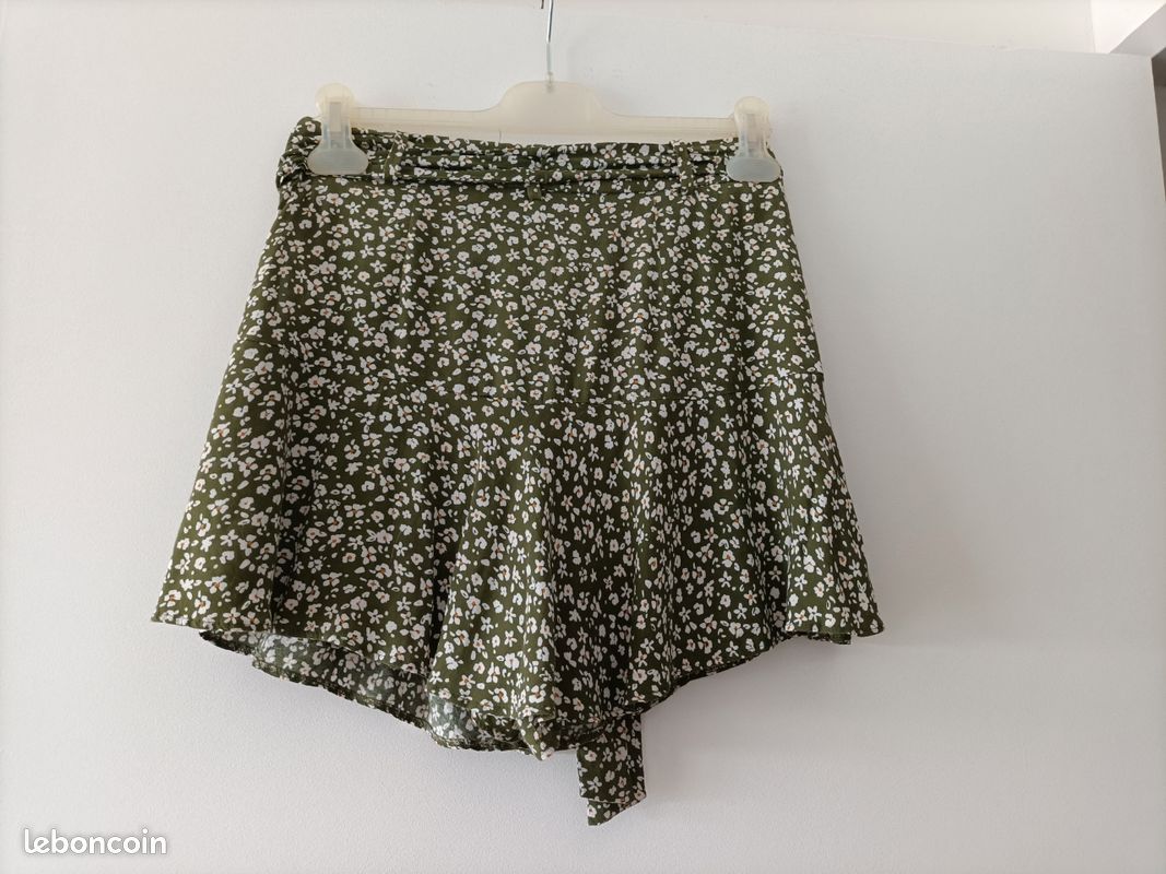 Jupe short fleurie Zara Taille M (k17) Vêtements