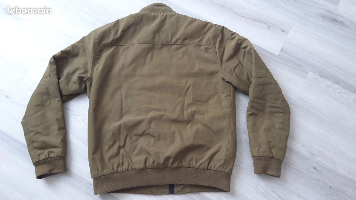 Blouson de marque Jeep couleur vert kaki – Taille M Vêtements