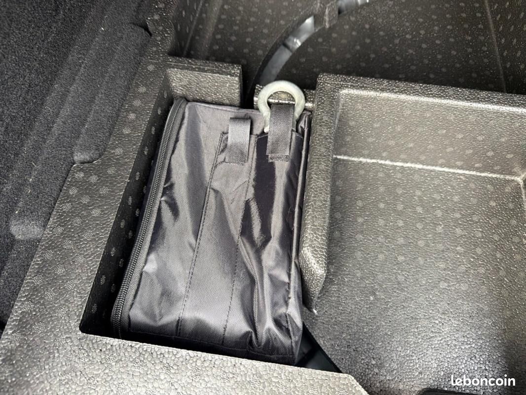 Peugeot 408 PureTech 130 ch S&S EAT8 Allure Pack (image 17)