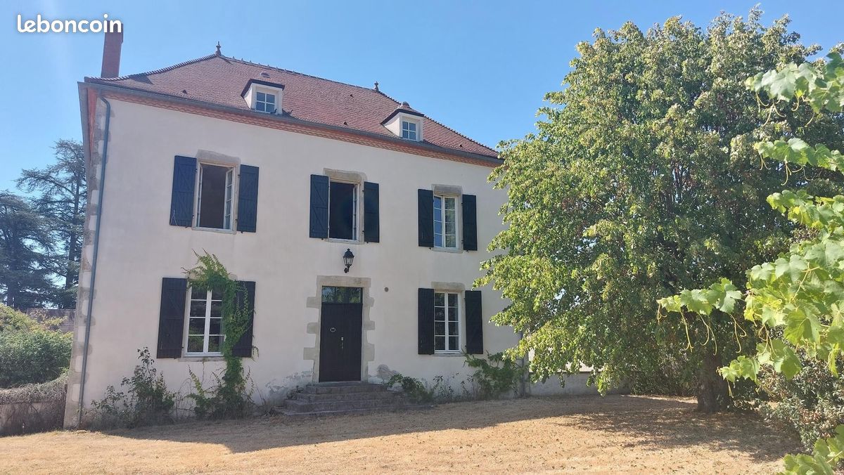 Maison 9 pièces 266 m² · à Serbannes · 266 m² · 548 000 €