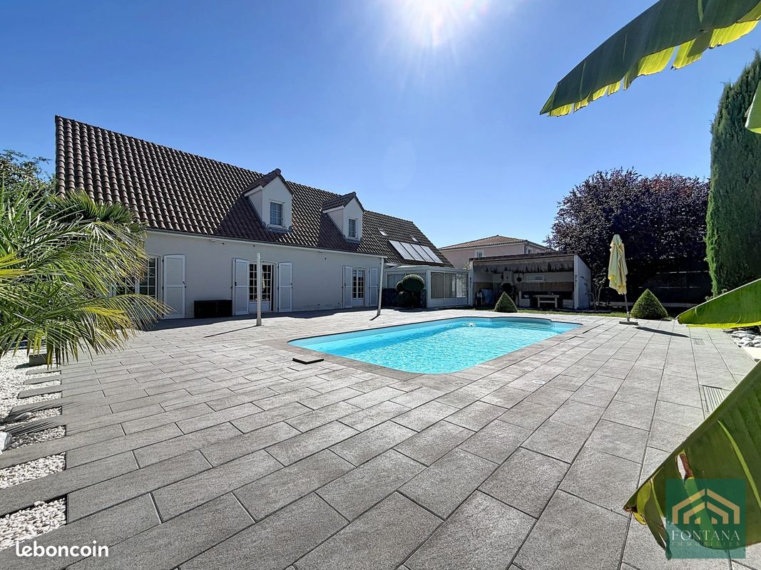 Maison 8 pièces 199 m² · à Aulnat · 199 m² · 449 900 €