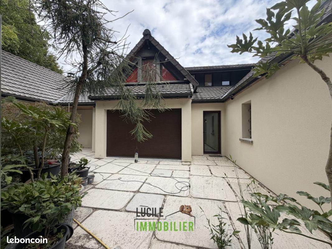 Maison 5 pièces 196 m² · à Étouy · 196 m² · 350 000 €