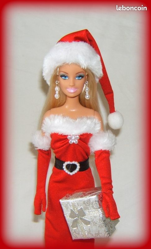 Poupée Barbie Avec Sa Tenue De Noël - Occasion - Collection De Fêtes