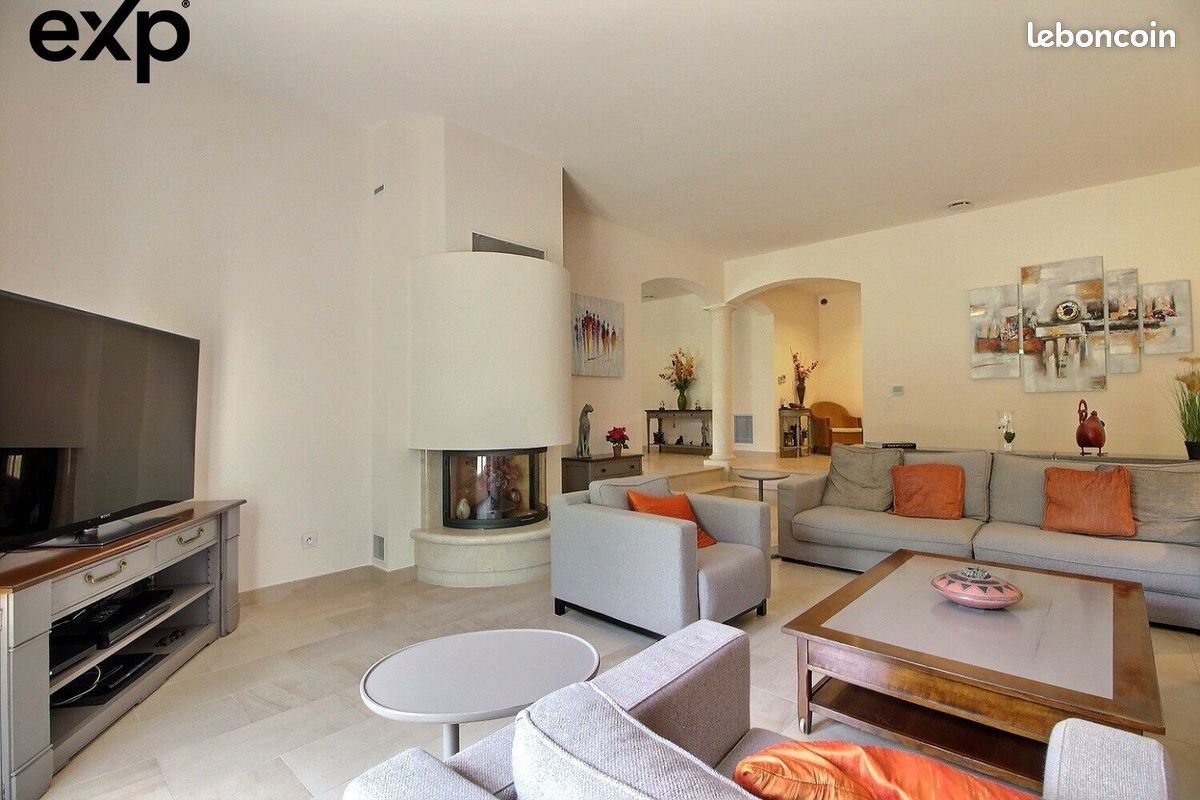 Maison 7 pièces 210 m² · à L'Isle-sur-la-Sorgue · 210 m² · 775 000 €