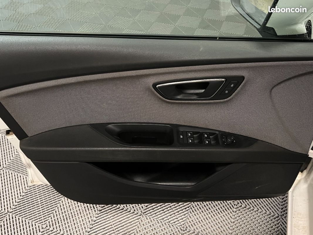 SEAT LEON ST STYLE 1.6 TDI 115 Start/Stop (image 12)