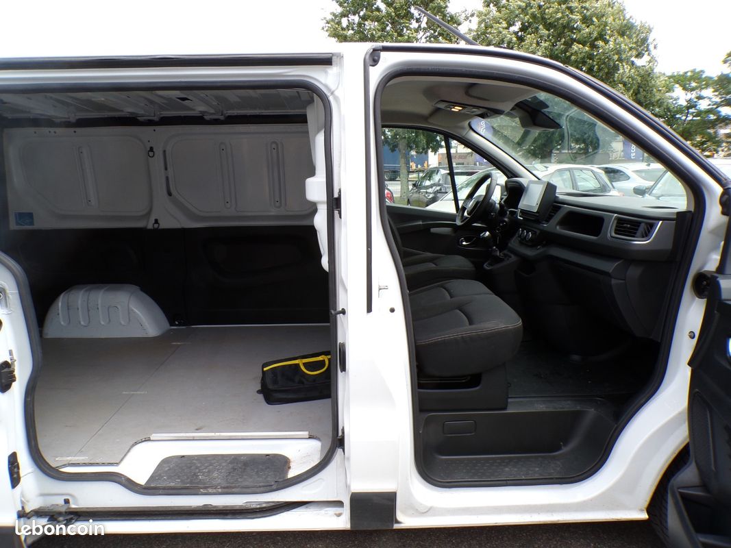 Renault Trafic III Fourgon 2.L 130CH L1H1 2T8 Grand Confort (image 12)