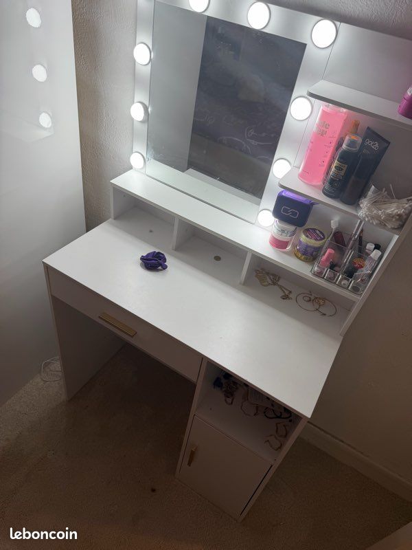 Coiffeuse de chambre (image 2)
