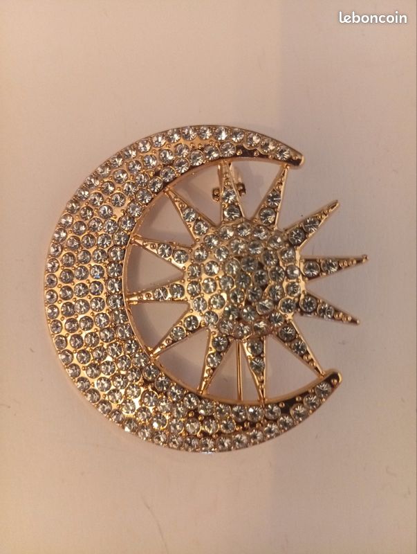 Broche Vintage Cristaux Et Lune – Or Rose Avec Chaîne De Sécurité – Occasion Bon état