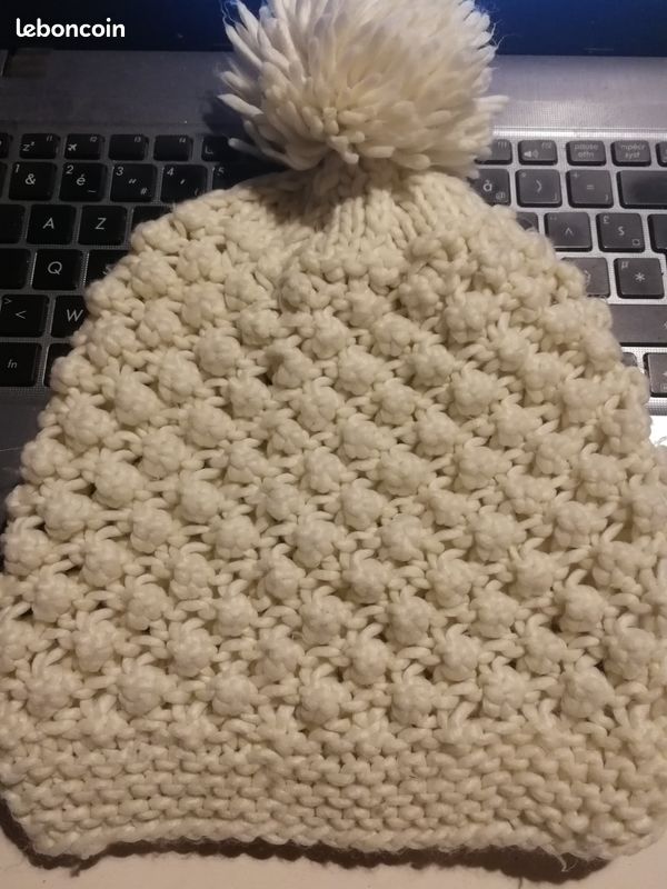 Très joli bonnet en maille style tricotées (image 3)