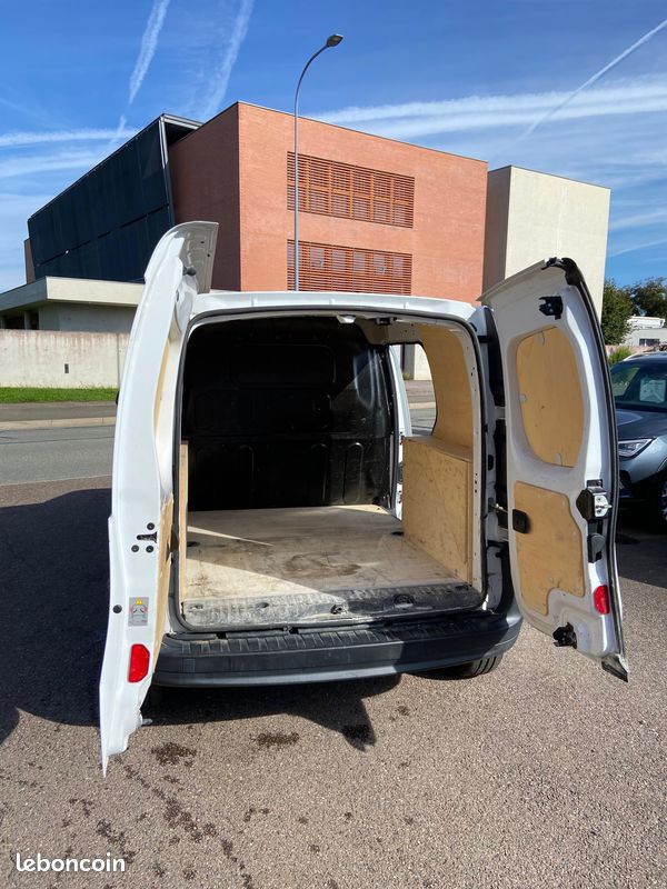 RENAULT Kangoo Dci 80 Grand Confort Bv6 3 places (faible kms) (image 5)