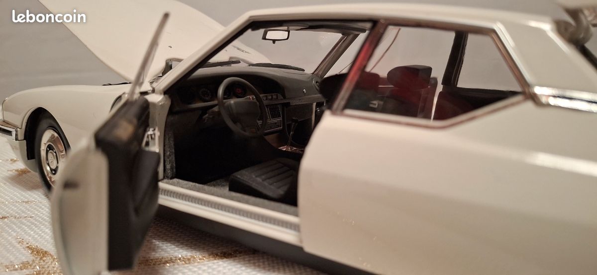 Citroën SM Blanche 1970 Version Présentation Genève - Miniature Norev 1/12 Métal (réf 121701)