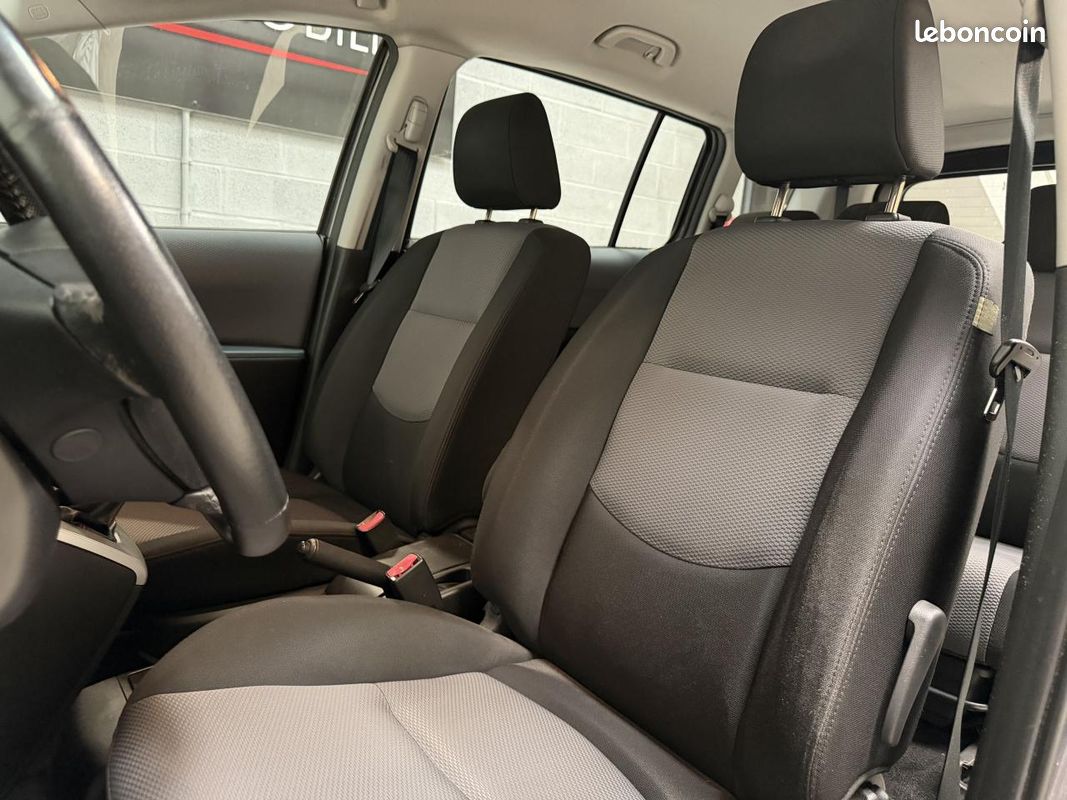 MAZDA MAZDA 5 2.0 MZR-CD 110 7PL Elégance (image 10)