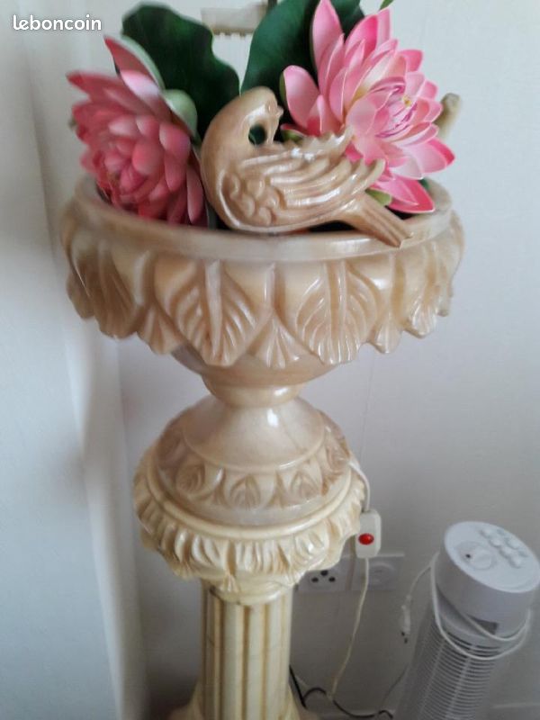 Table en albatre plus colonne (image 3)