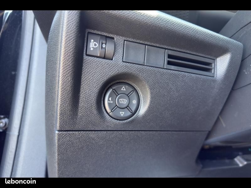 Citroen C4 1.2 Hybride 136ch S&S MAX Automatique (image 15)