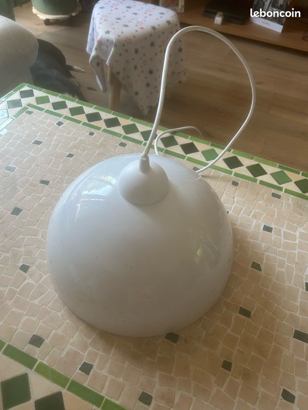 Luminaires suspendus blancs intérieur doré – 16 disponibles – À partir de 17 (image 1)