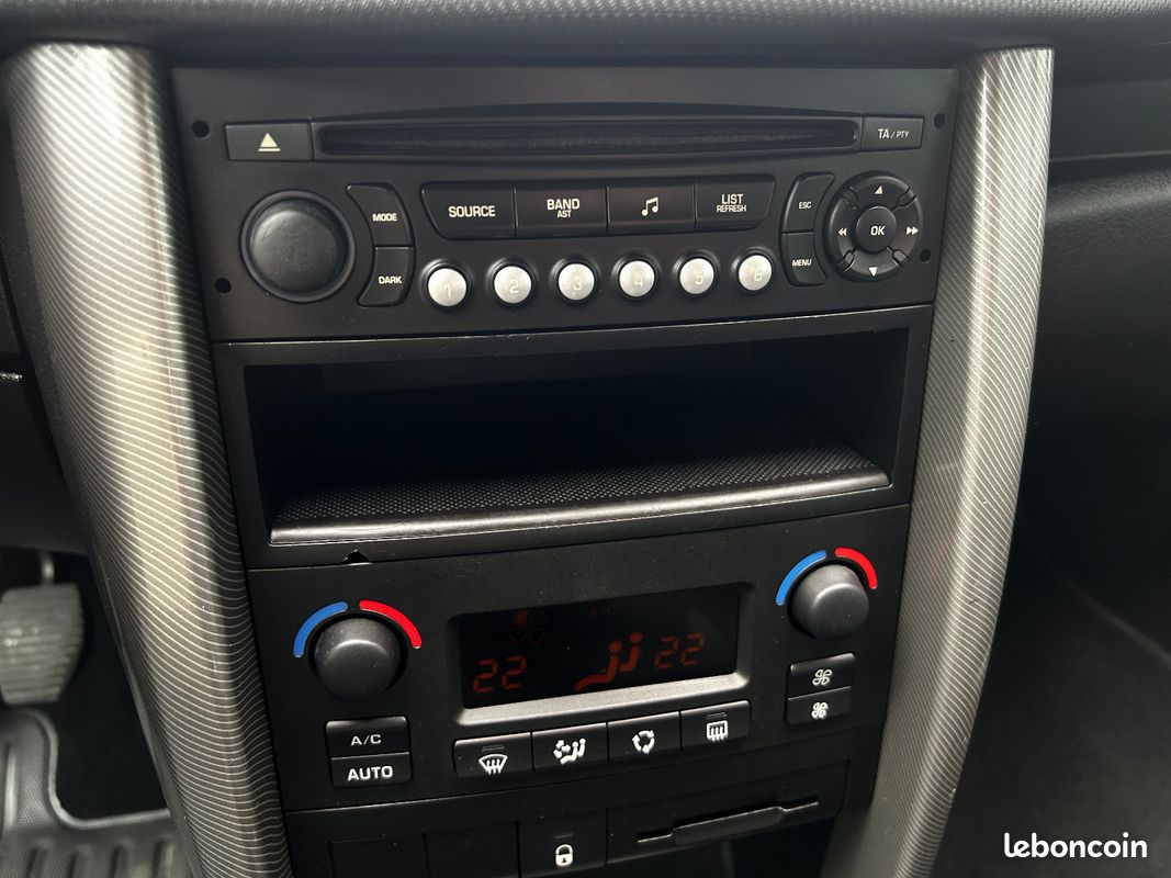 Peugeot 207 1.6 VTI 120CH PREMIUM / PAS UN PURETECH (image 8)