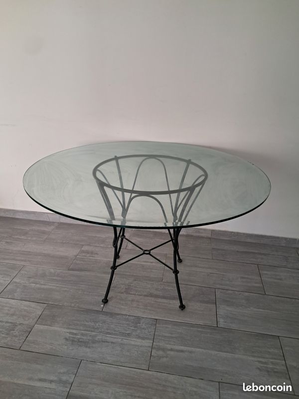 Table à manger ronde originale (image 1)