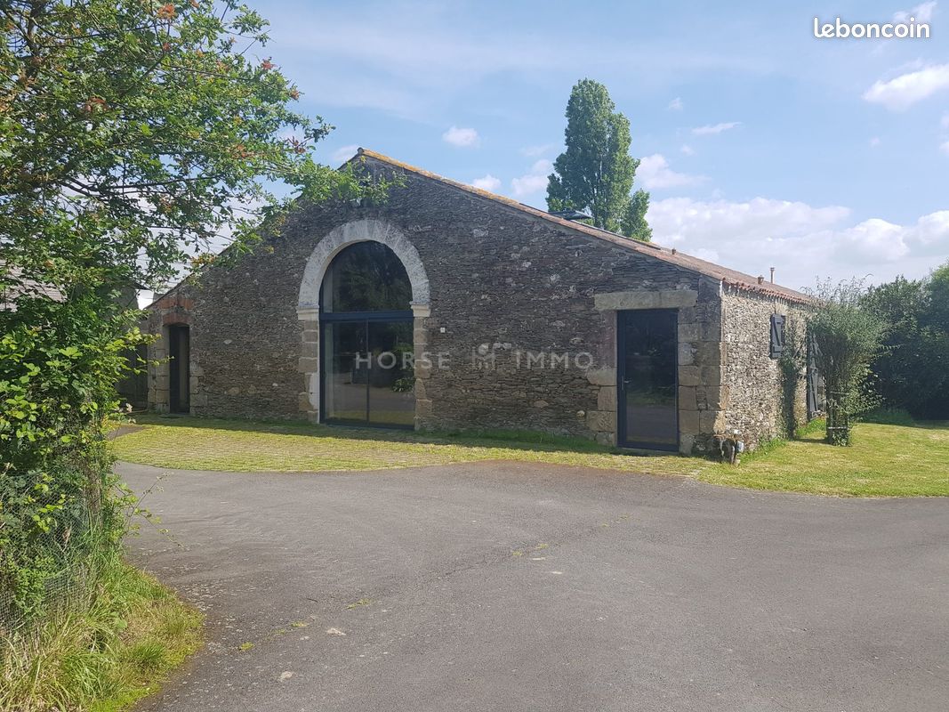 Maison 9 pièces 443 m² · à La Garnache · 443 m² · 798 000 €