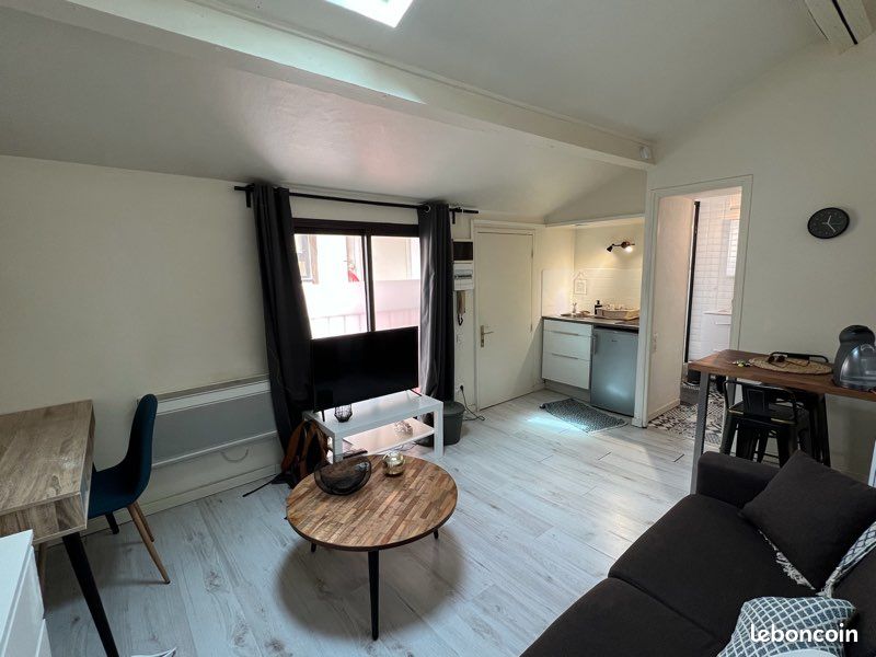 Studio meublé 20 m² – Metro Palais de Justice (image 2)