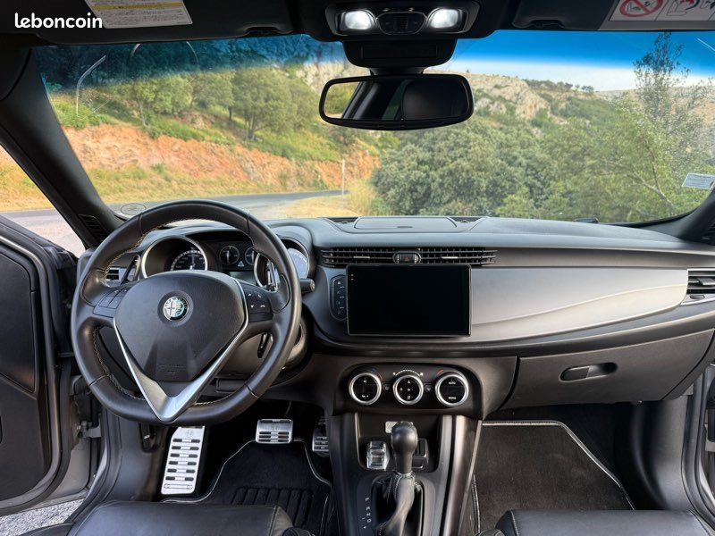 Alfa Romeo Giulietta QV Launch Edition (image 9)