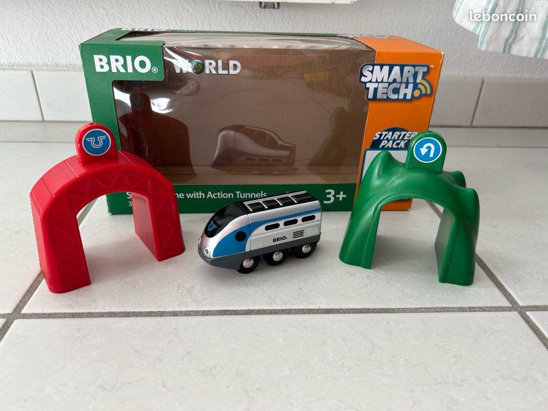 BRIO Locomotive intelligente et portiques Smart Tech 33834