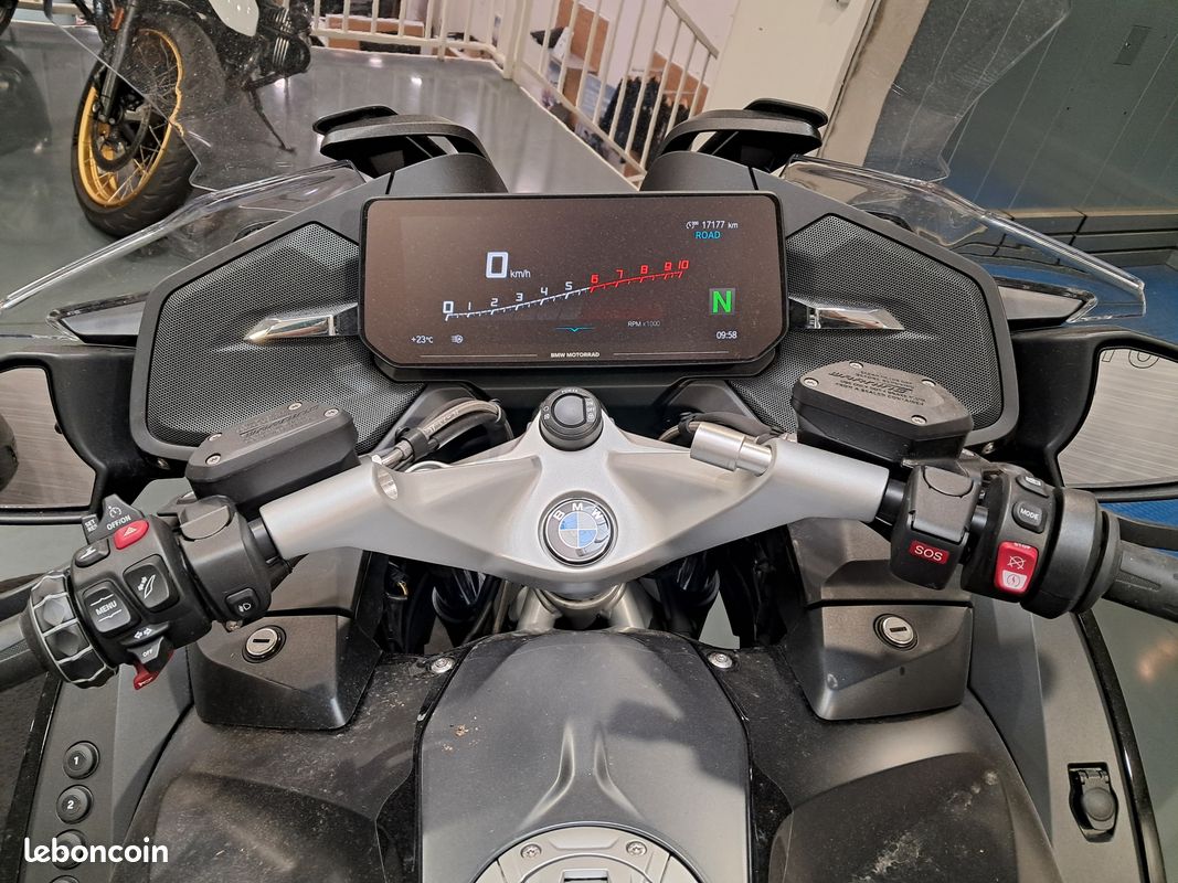 [PRO] BMW R1250RT TRIPLE BLACK, FINITION PRO, DES 325 euros / mois contrat d'entretien en cours, garantie constructeur (image 5)