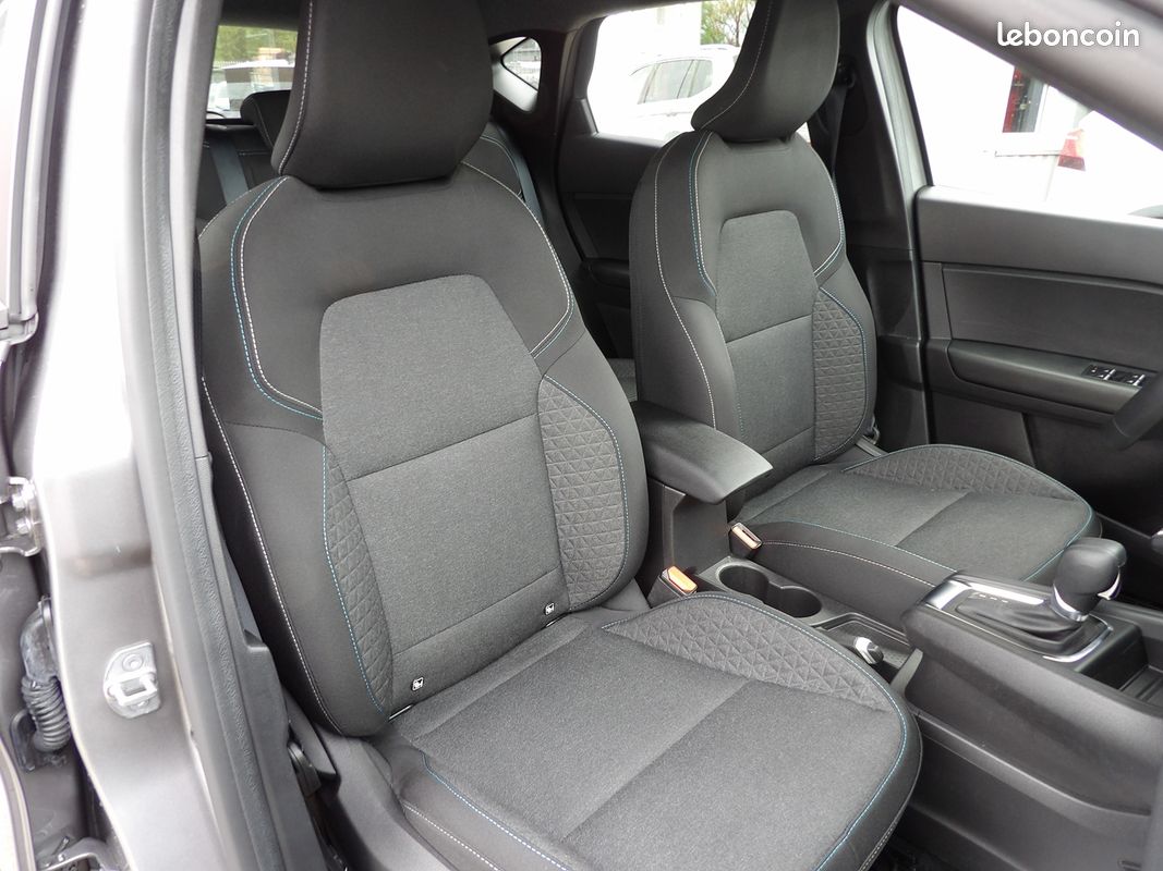 Renault CAPTUR II 1.6 E-TECH FULL HYBRID 145CH EVOLUTION (image 7)