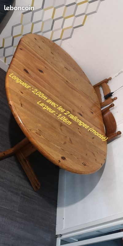 Table ronde scandinave (image 1)