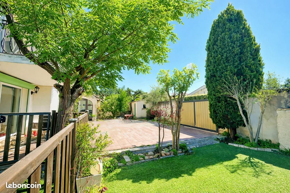 Maison 6 pièces 176 m² · à Villeneuve-lès-Avignon · 176 m² · 390 000 €