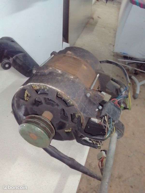 Moteur électrique triphasé (image 1)