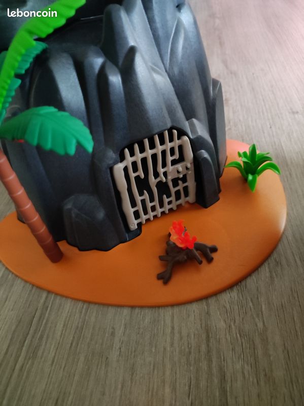 Bateau pirate playmobil + ile aux pirates (image 1)