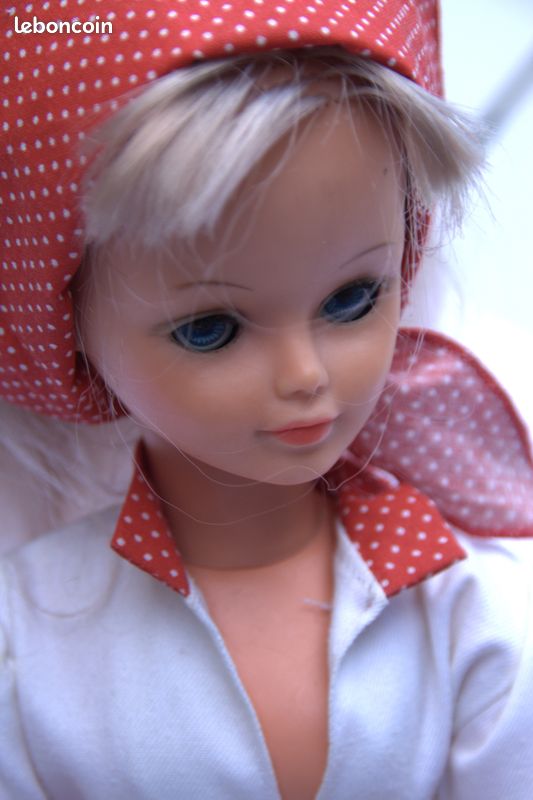 Poupée Bella Cathie tenue Bornéo (image 1)