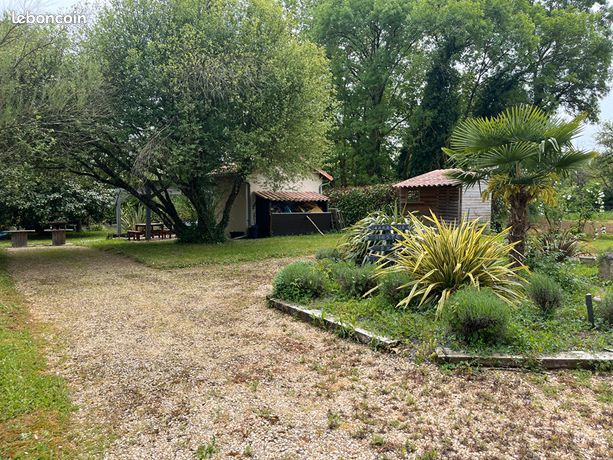 Terrain 1060 m² ITEUIL