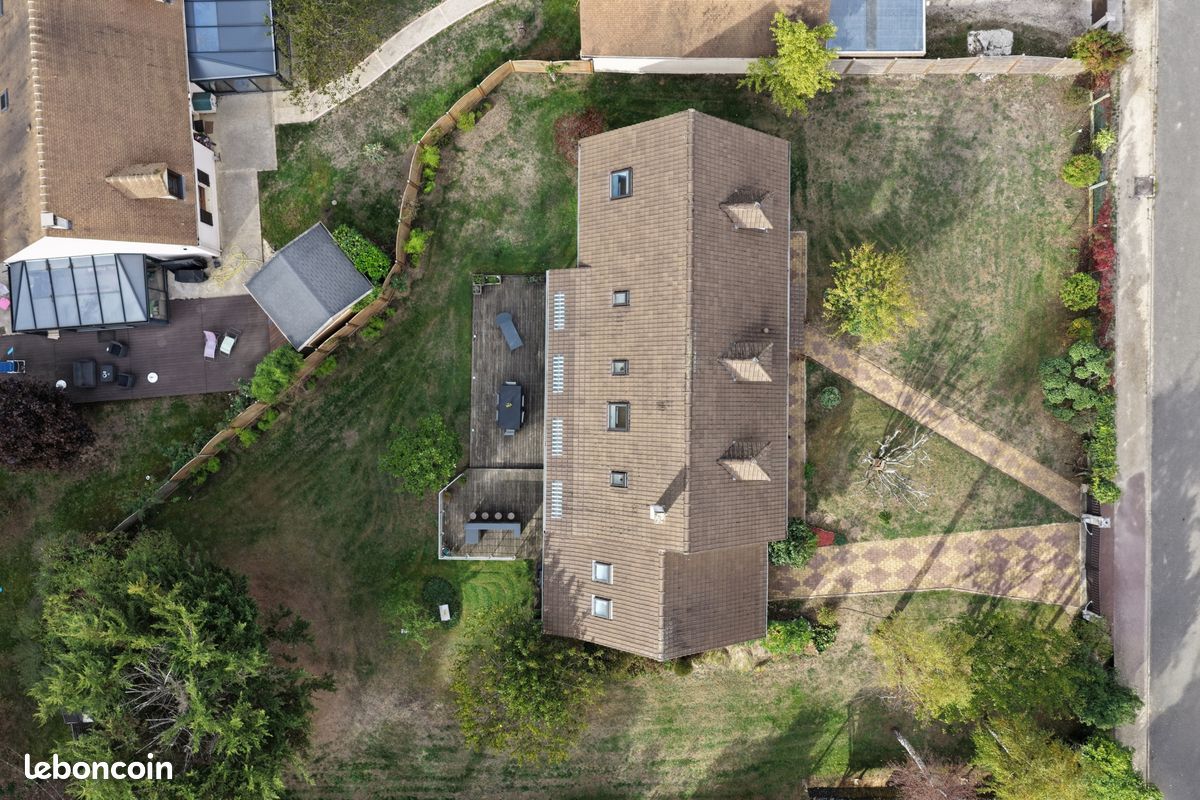 Maison 10 pièces 217 m² · à Bullion · 217 m² · 599 000 €