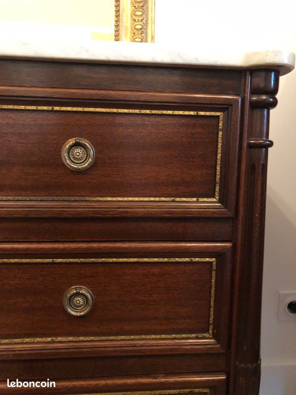 Commande en acajou et bronze style Louis XVI à plateau en marbre blanc (image 2)