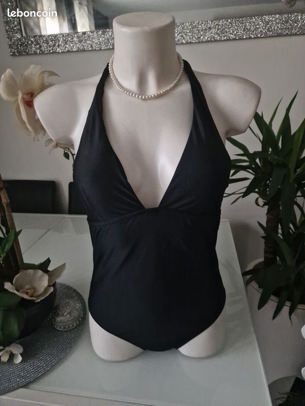 Un maillot de bain noir 1 pièce taille 40 marque Wamea Beach (image 2)