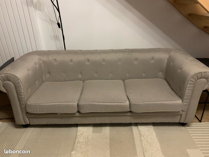 Canapé 3 places Chesterfield beige en lin – (image 3)