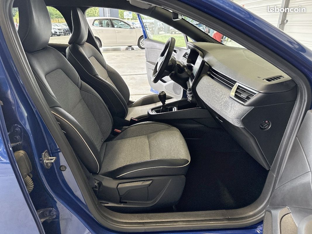 RENAULT Clio TCe 90 Techno (image 18)