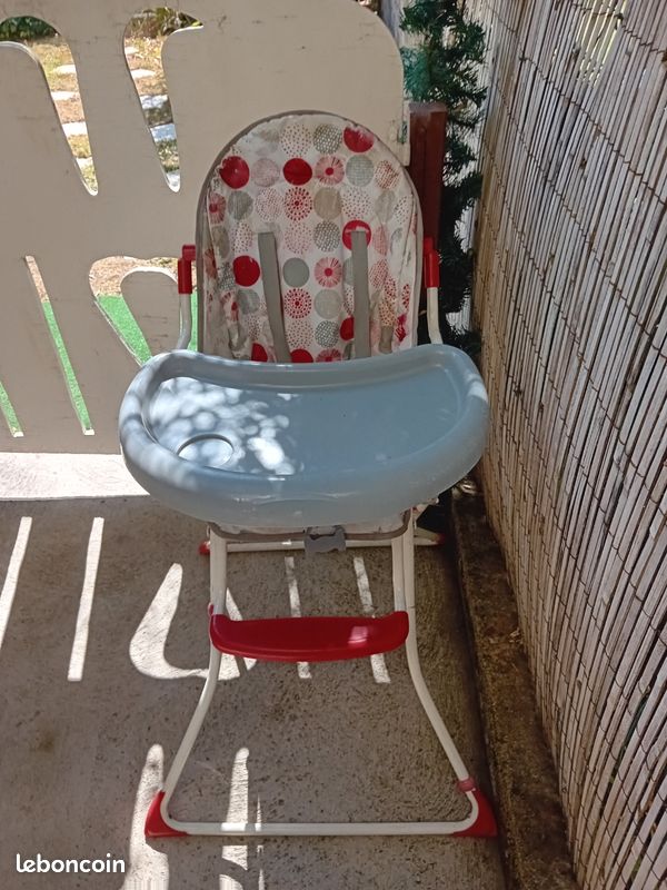 Chaise Kanji (image 1)