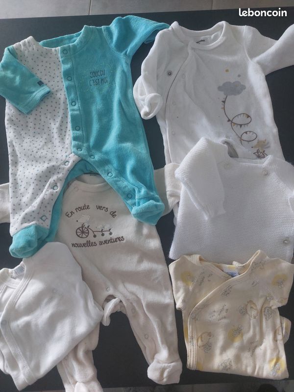 Pyjamas, boddys,brassiere naissance ( 50 cm) (image 1)