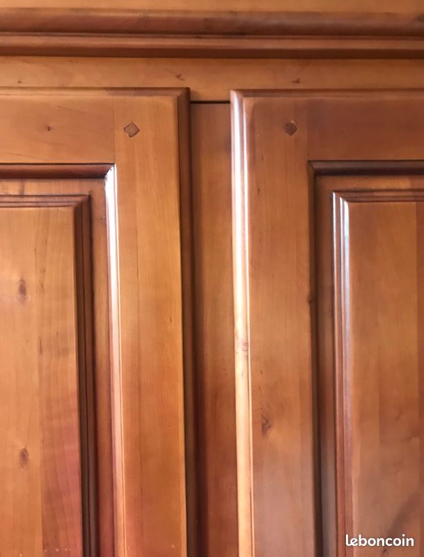 Chambre a coucher en bois massif artisanal (Merisier) (image 1)