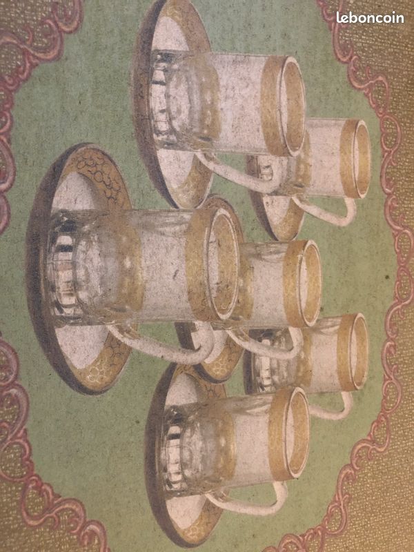 Verre à anse et soucoupe (image 2)