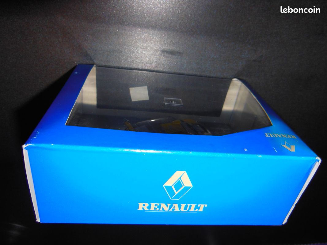 Miniature Renault Clio Super 1600 – Rallye Alsace Vosges 2003 – Universal Hobbies 1/43