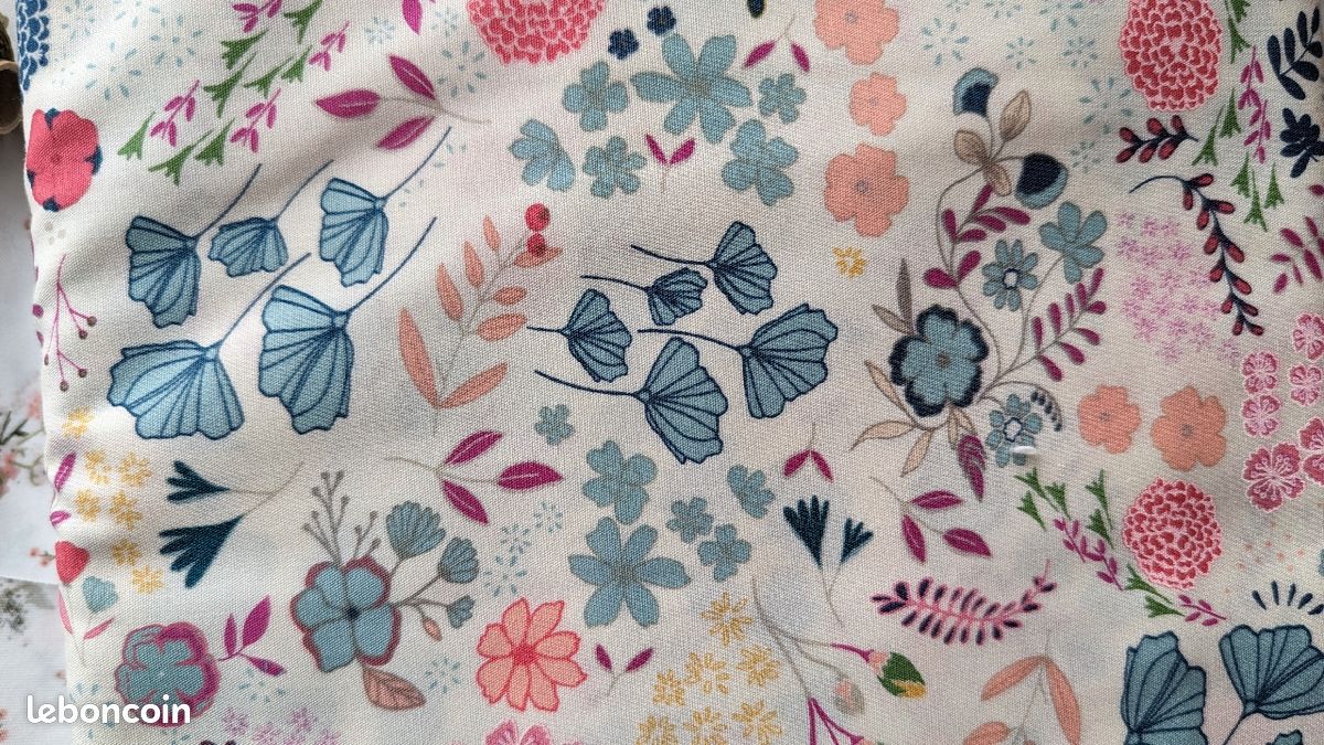 Tissu au mètre ou rouleau, boutons, fils Neufs (image 4)