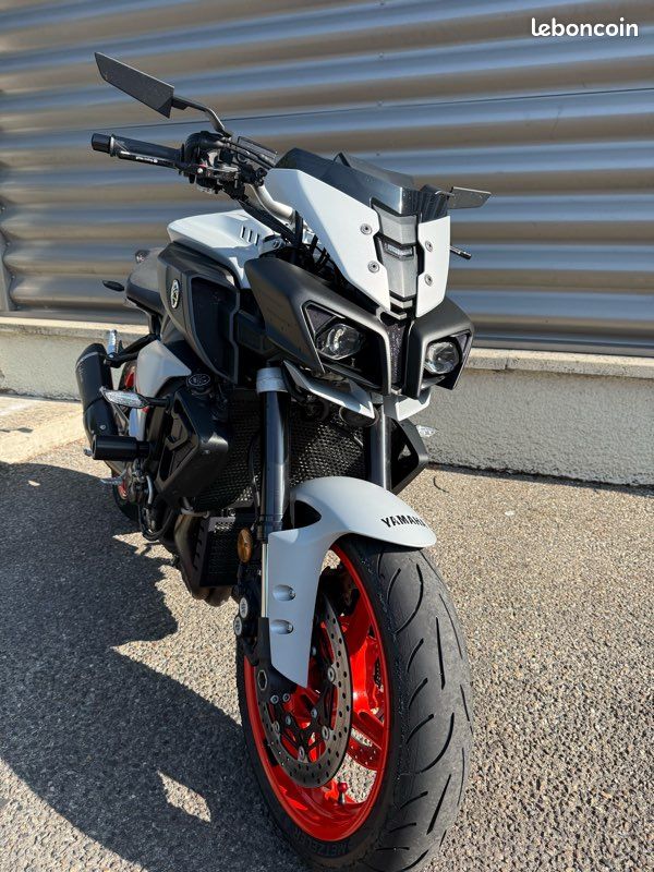 Yamaha mt10 (image 1)