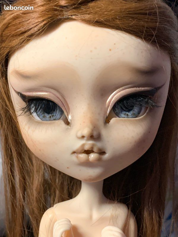 Poupée Pullip Customisée - Yeux Et Corps Modifiés - Visage Uncanricky